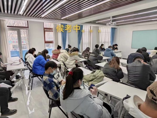 济宁成人高考学员考场候考