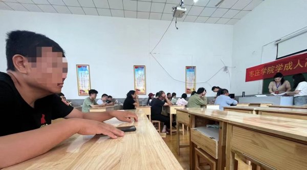 济宁成人高考学员考试现场实景